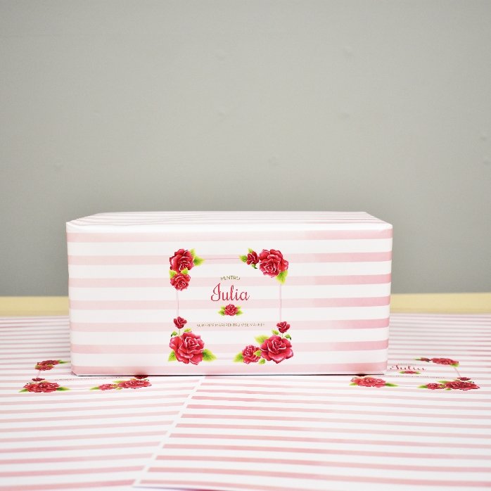 Hârtie de împachetat cadouri personalizată - model trandafiri