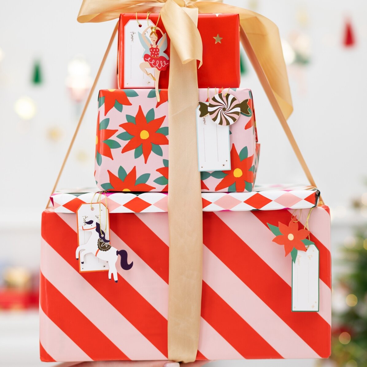 Hartie de impachetat dungi roșu și roz