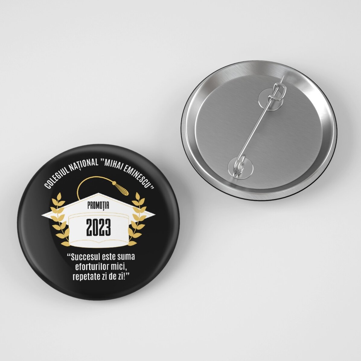 Insignă personalizată cu text pentru absolvire