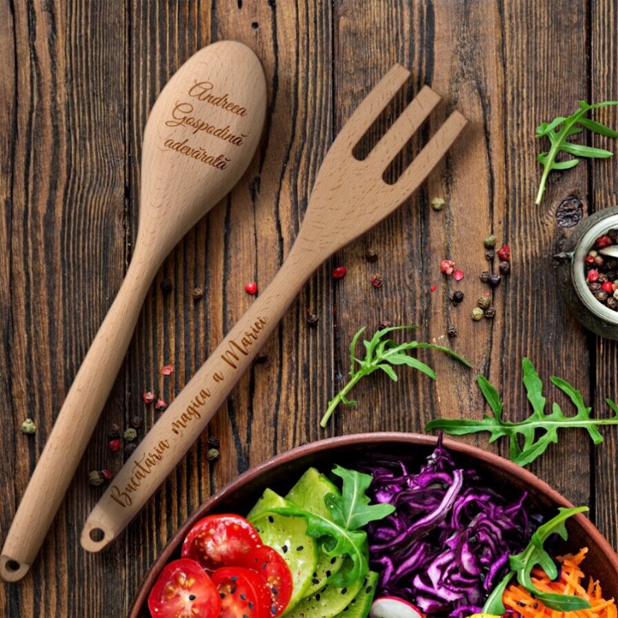 Linguri și furculițe personalizate pentru ea