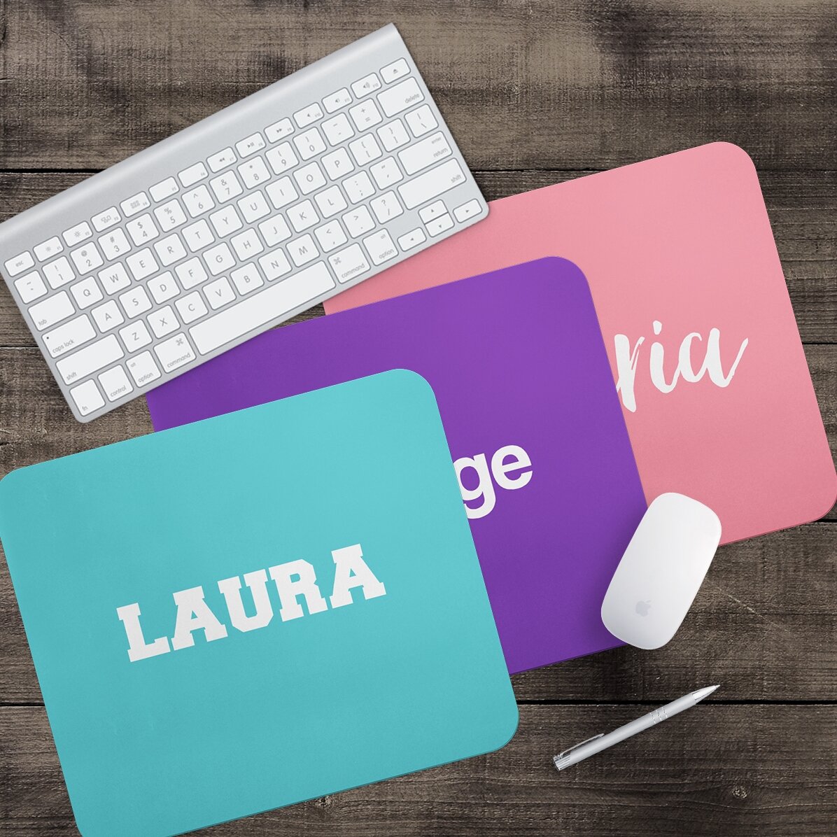 Mouse pad personalizat cu nume și fundal colorat
