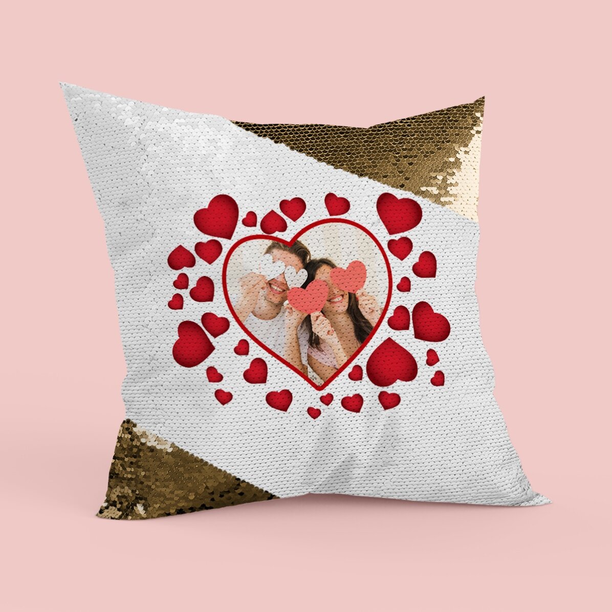 Pernă cu paiete personalizată cu o poză și inimioare