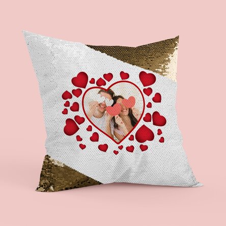 Pernă cu paiete personalizată cu o poză și inimioare