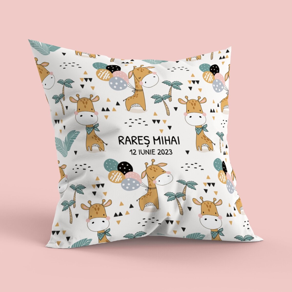 Pernă personalizată cu nume, format mare - Girafă