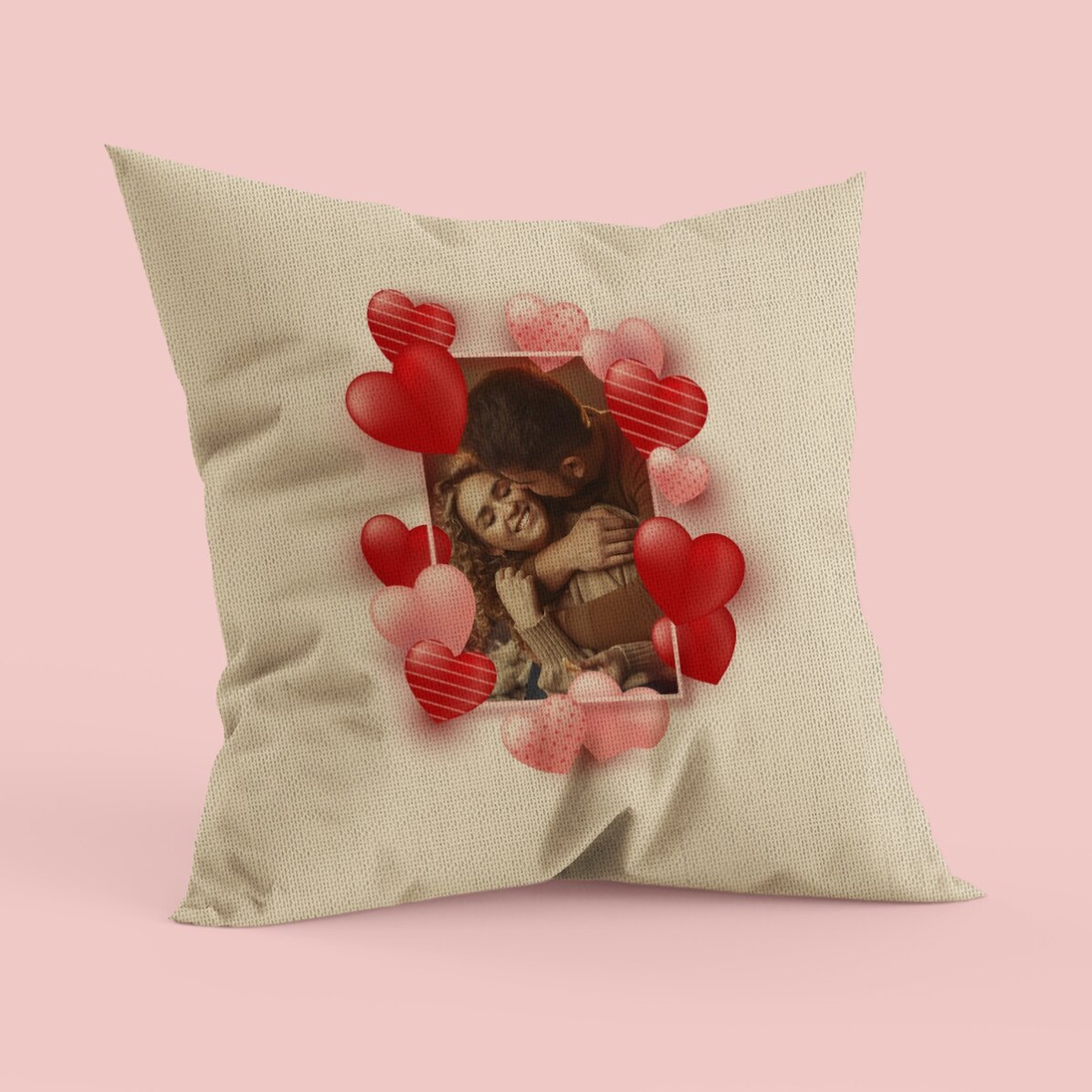 Pernă personalizată cu o poză și inimioare - Iubirea noastră - In