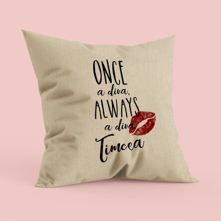 Pernă personalizată cu text - Diva - In