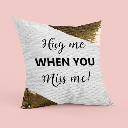 Pernă personalizată cu text - Hug me - Paiete aurii