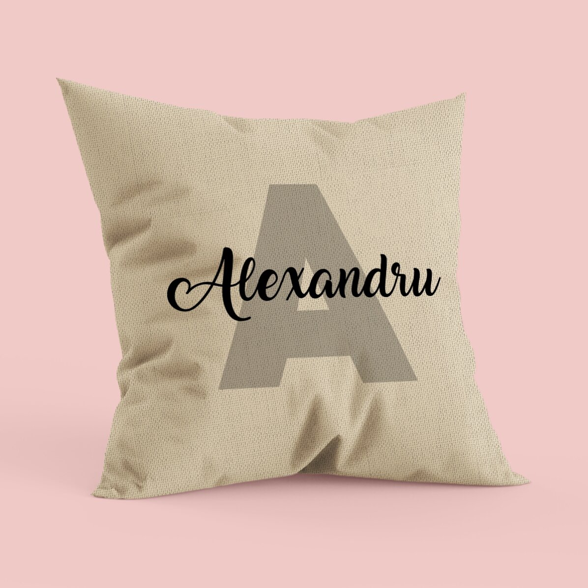 Pernă personalizată cu text - Inițială - In 