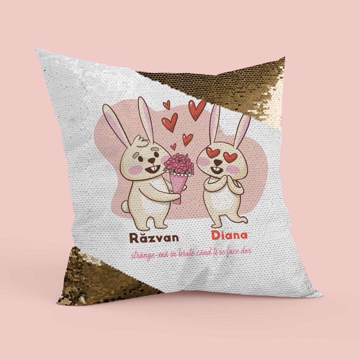 Pernă personalizată cu text - Strânge-mă în brațe - Paiete aurii