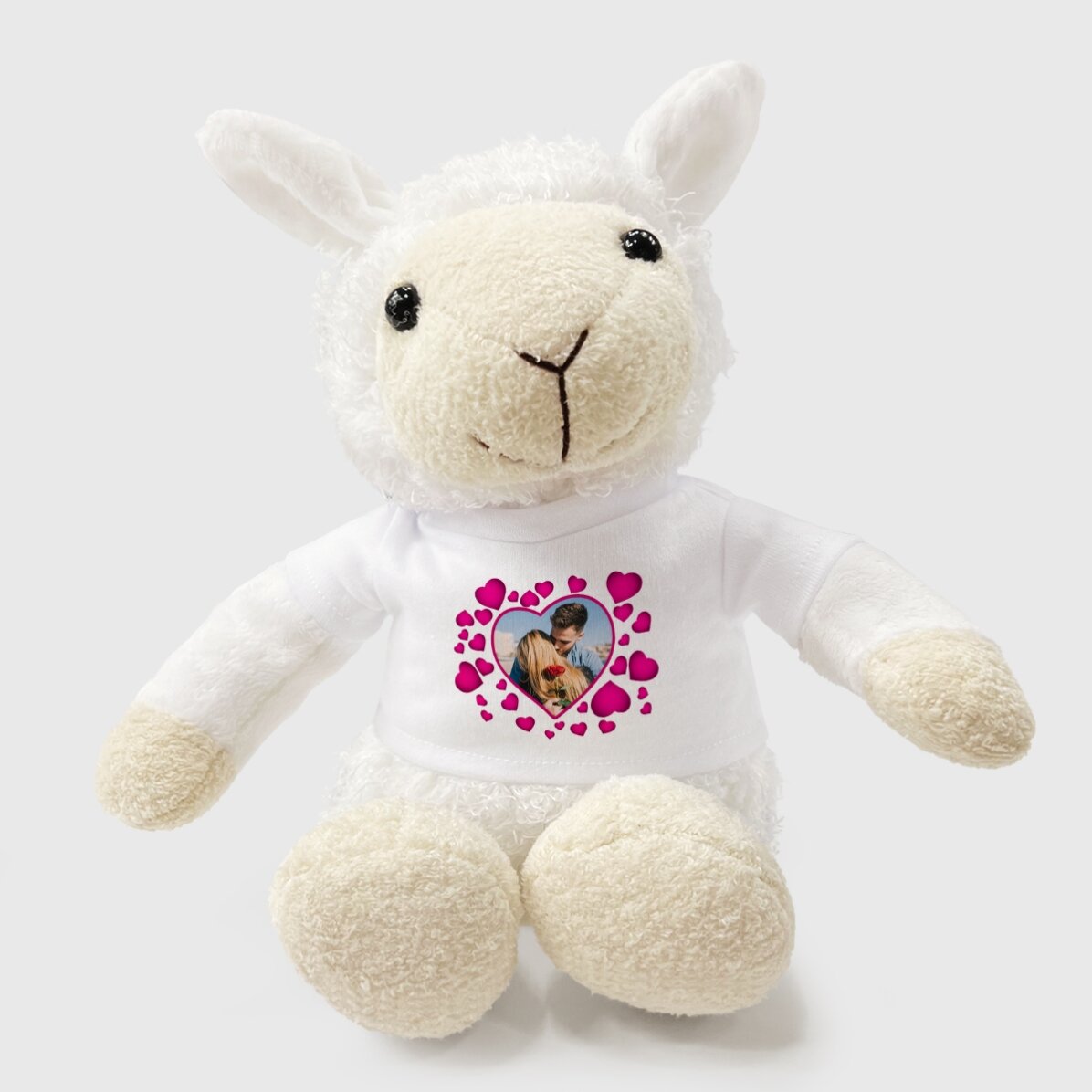 Pluș oaie personalizat cu inimioare roz și o poză 