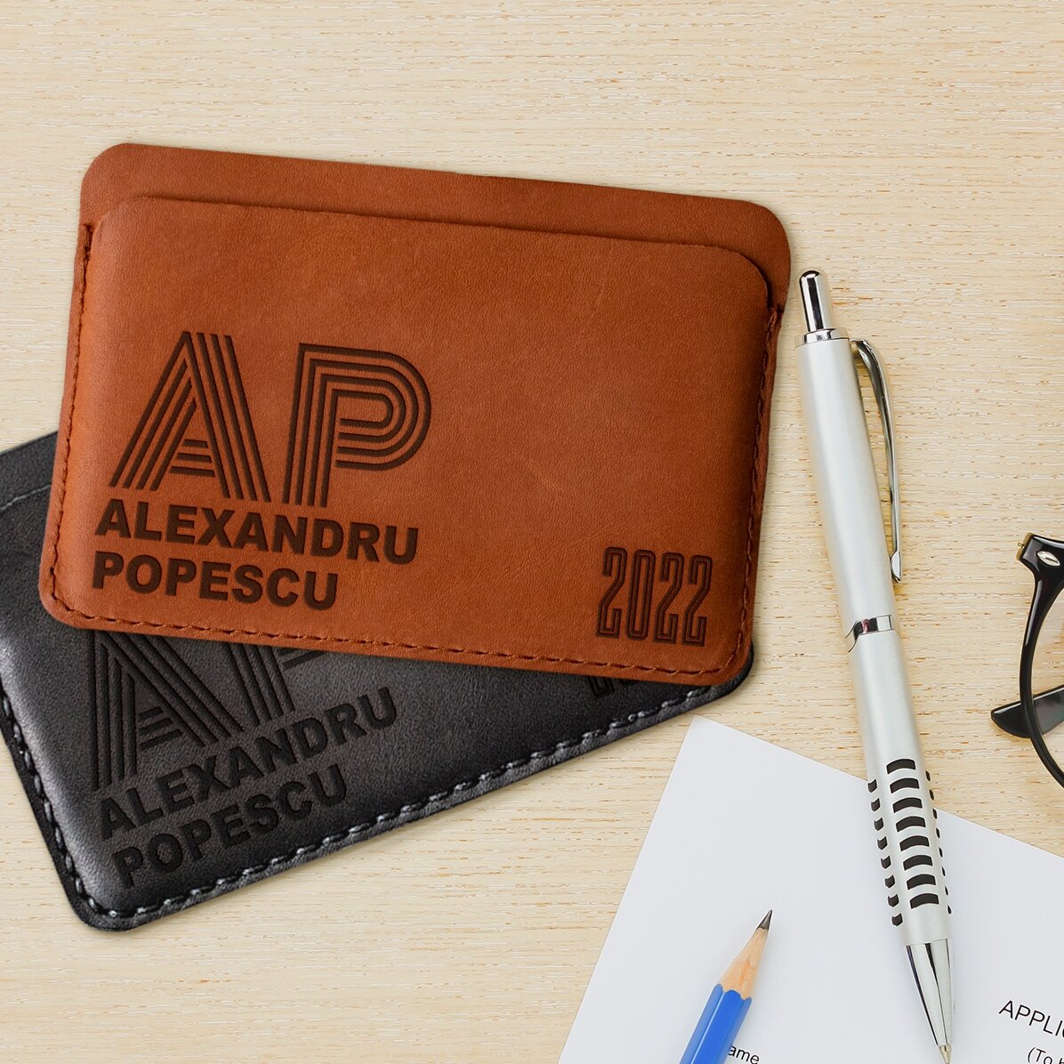 Portofel din piele personalizat cu inițiale, nume și an