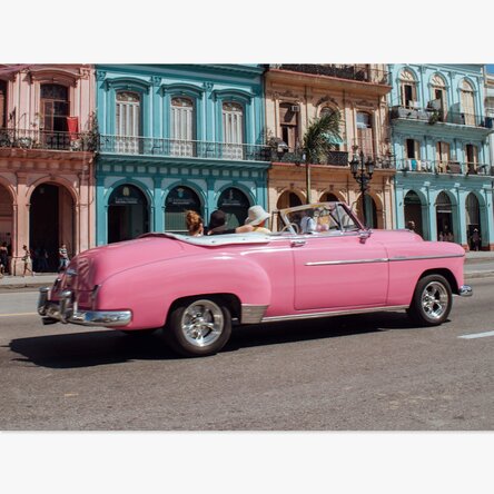 Poster Mașină roz vintage pe stradă