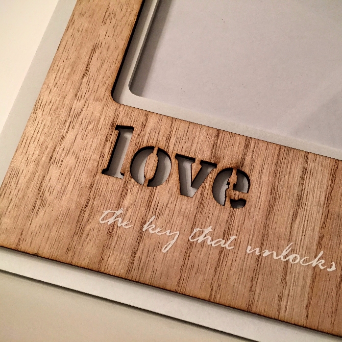 Rama foto Love din lemn 