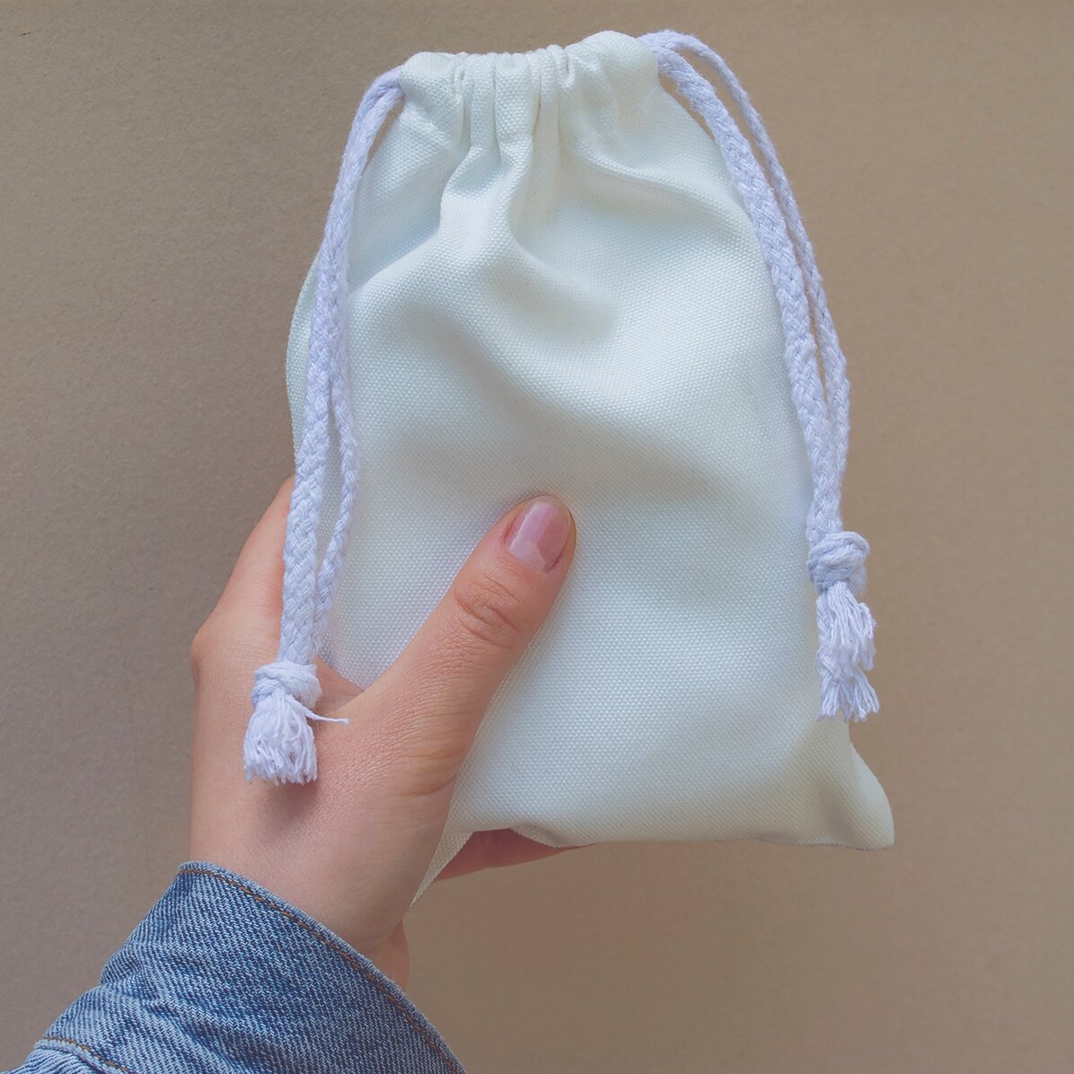 Săculeț mic pentru cadouri personalizat cu nume și inițială