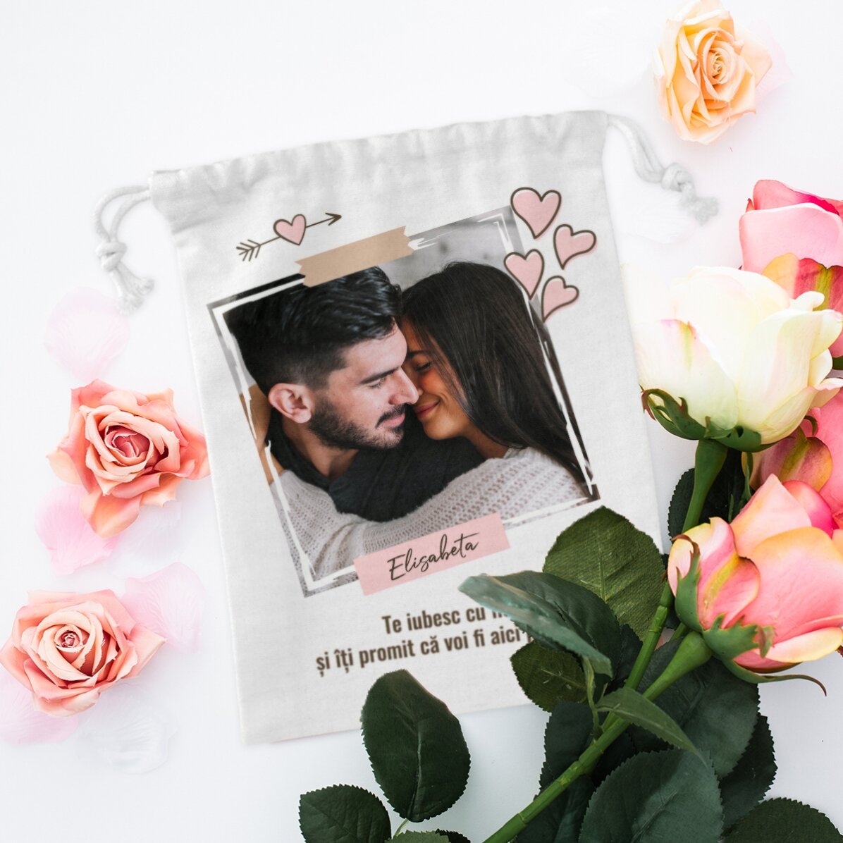 Săculeț mic pentru cadouri personalizat cu o poză și text - In love
