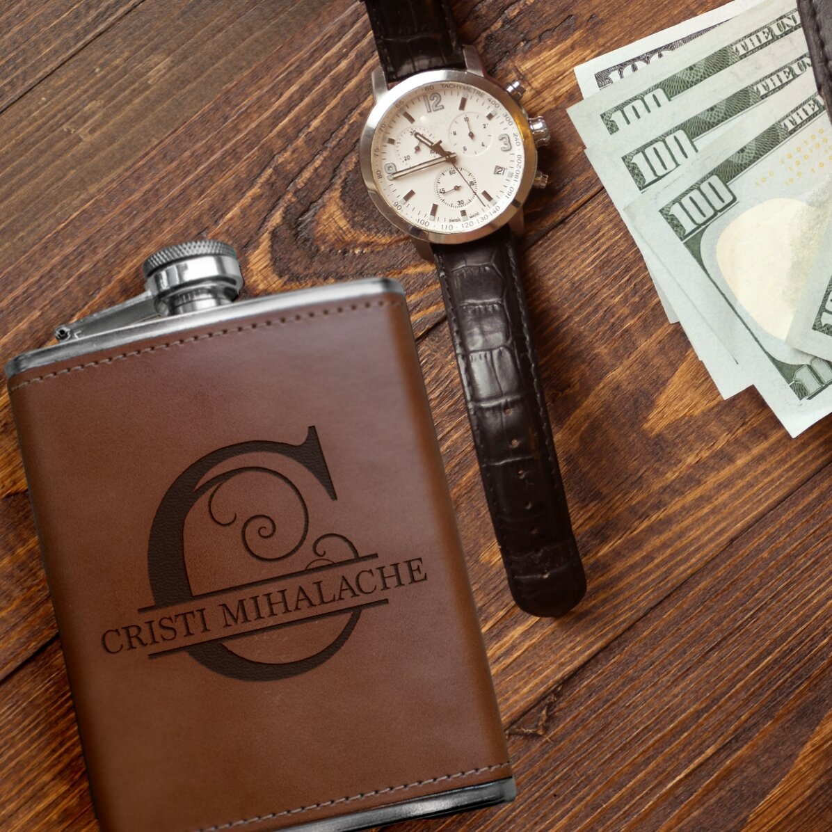 Sticlă de buzunar îmbrăcată în piele personalizată cu monogramă și nume