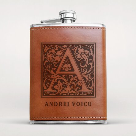 Sticlă de buzunar îmbrăcată în piele personalizată cu text - Monogramă și nume