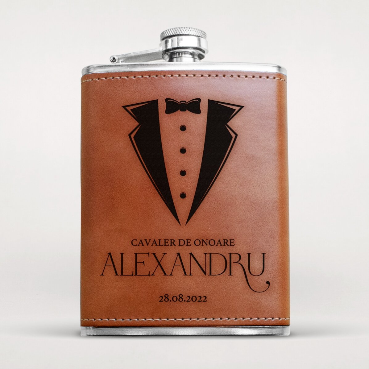 Sticlă de buzunar îmbrăcată în piele personalizată cu text - Pentru cavaleri de onoare
