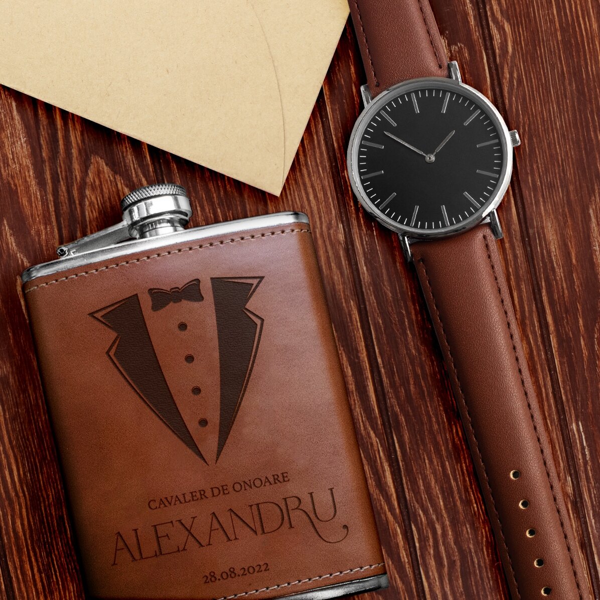 Sticlă de buzunar îmbrăcată în piele personalizată cu text - Pentru cavaleri de onoare