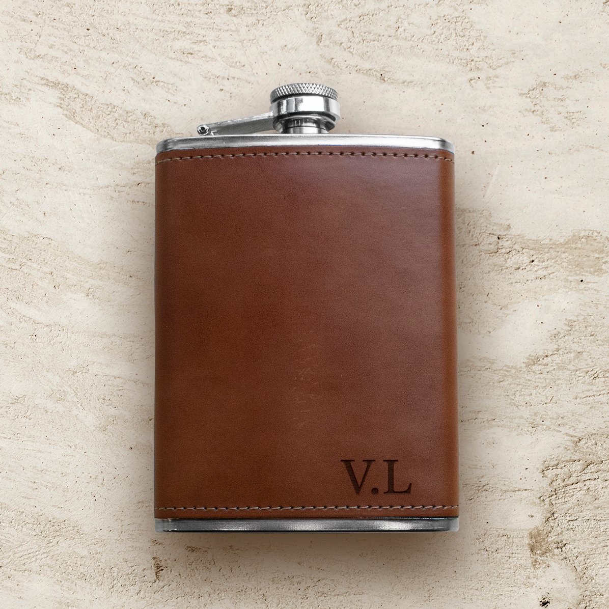 Sticlă de buzunar personalizată îmbrăcată în piele - Inițialele tale