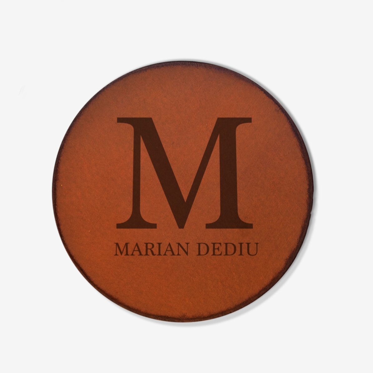 Suport pahar din piele personalizat cu o inițială și nume