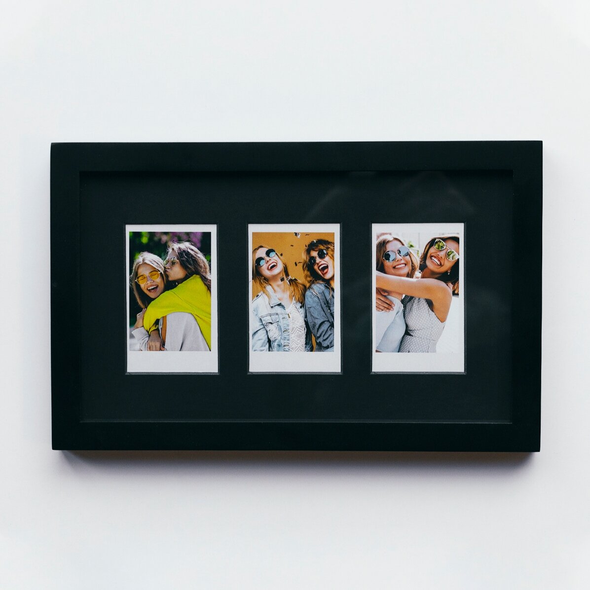 Tablou personalizat cu 3 poze stil polaroid 27x17cm
