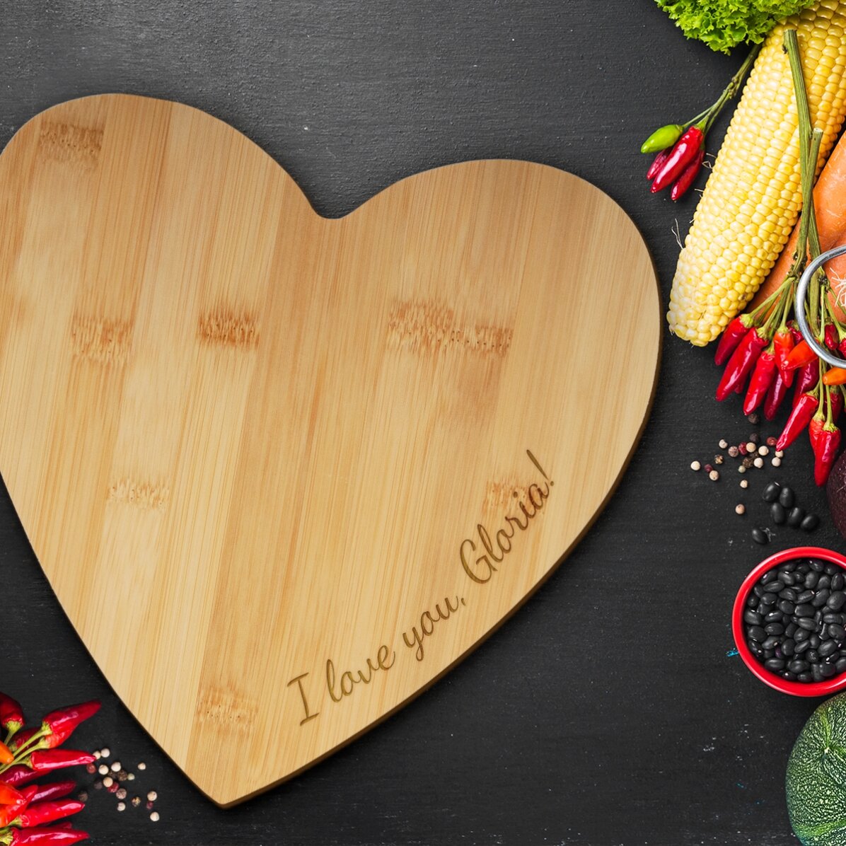 Heart-shaped chopper personalised with text - Love