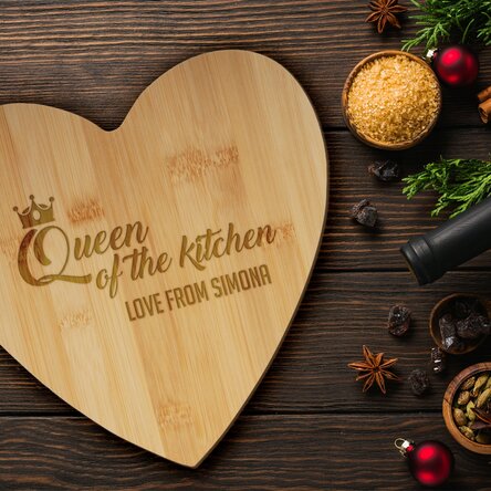 Tocător în formă de inimă personalizat cu text - Queen of the kitchen