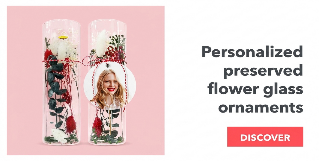 Personalised glass ornaments with preserved flowers