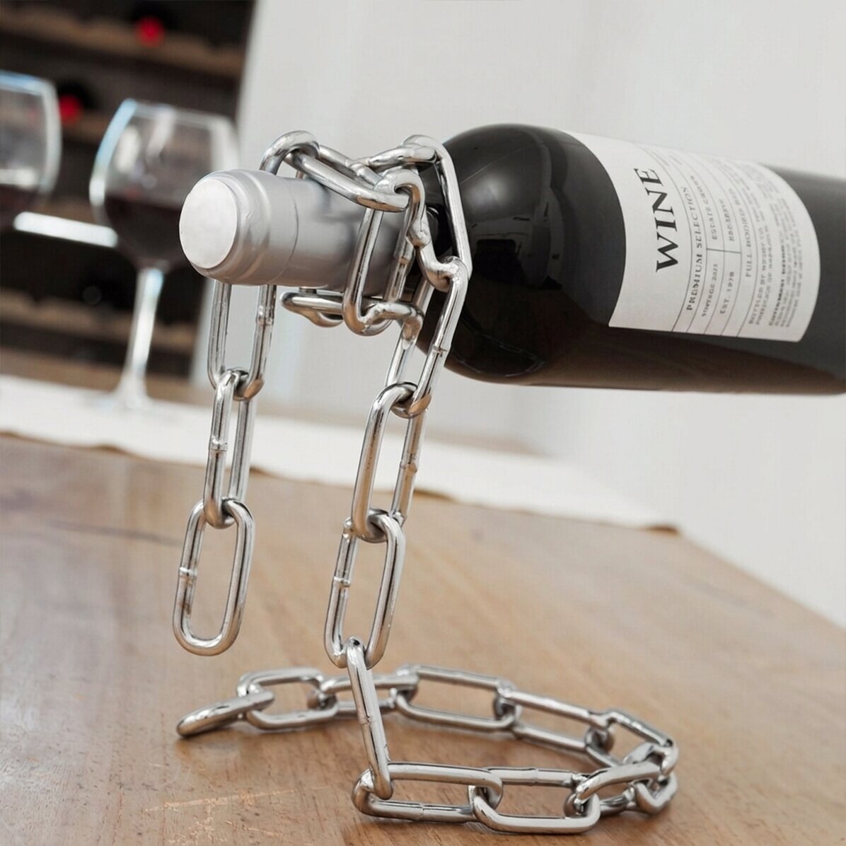 Chain-shaped wine rack