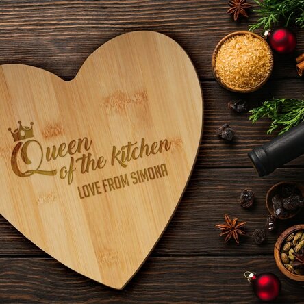 Personalised heart-shaped chopper with text - Queen of the kitchen