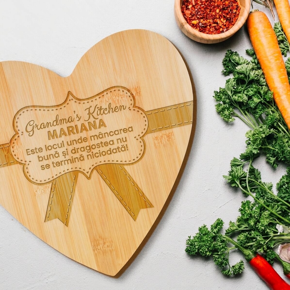 Heart-shaped chopper personalised with text - Grandma