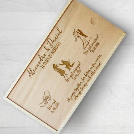 Personalised wooden gift box with wedding moments