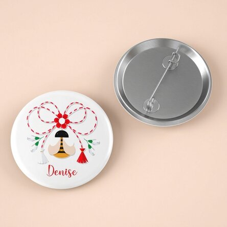 Personalised badge with bee text