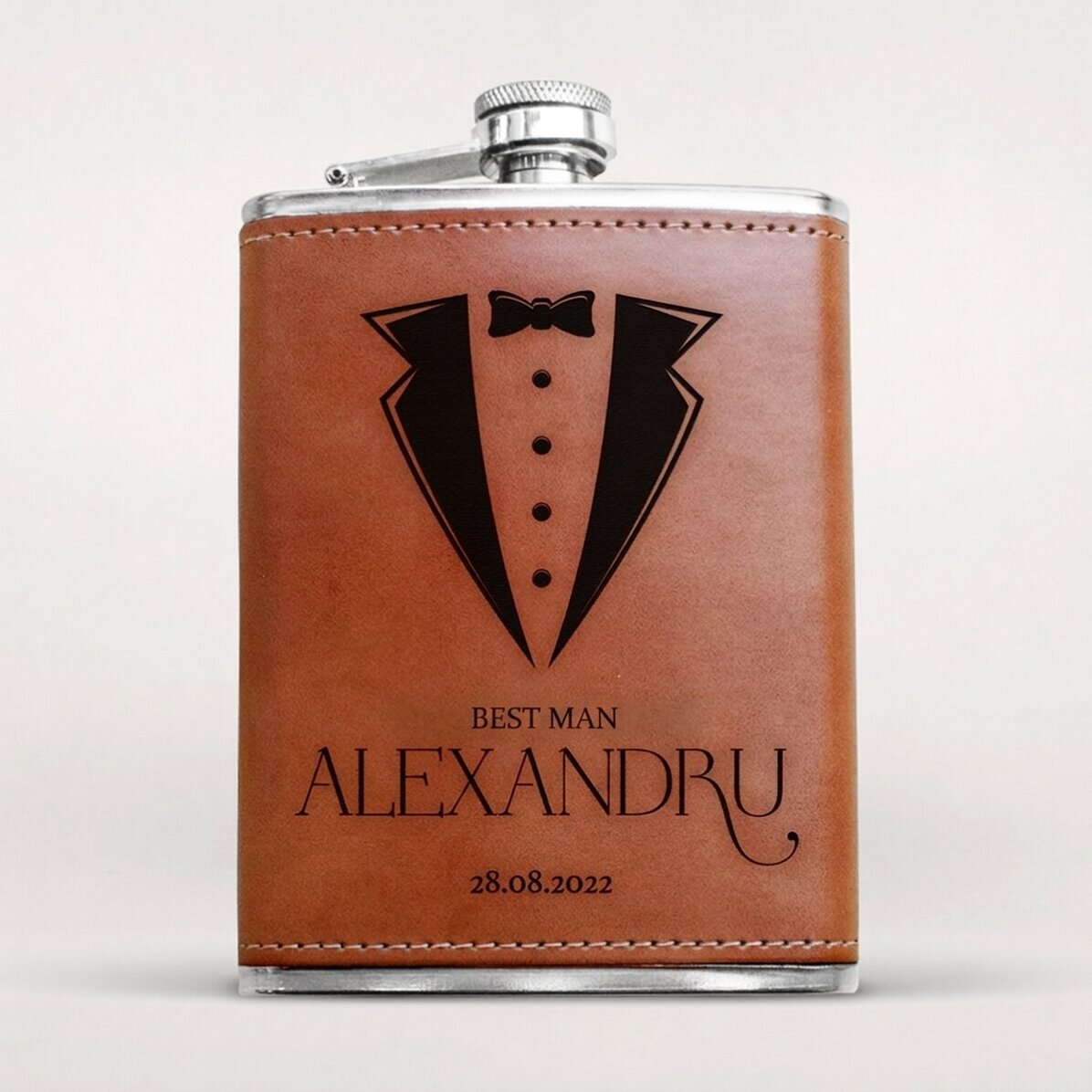 Leather-covered hip flask personalised with text - For groomsmen
