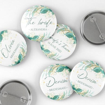Personalised badge with text for the bride and bridesmaids
