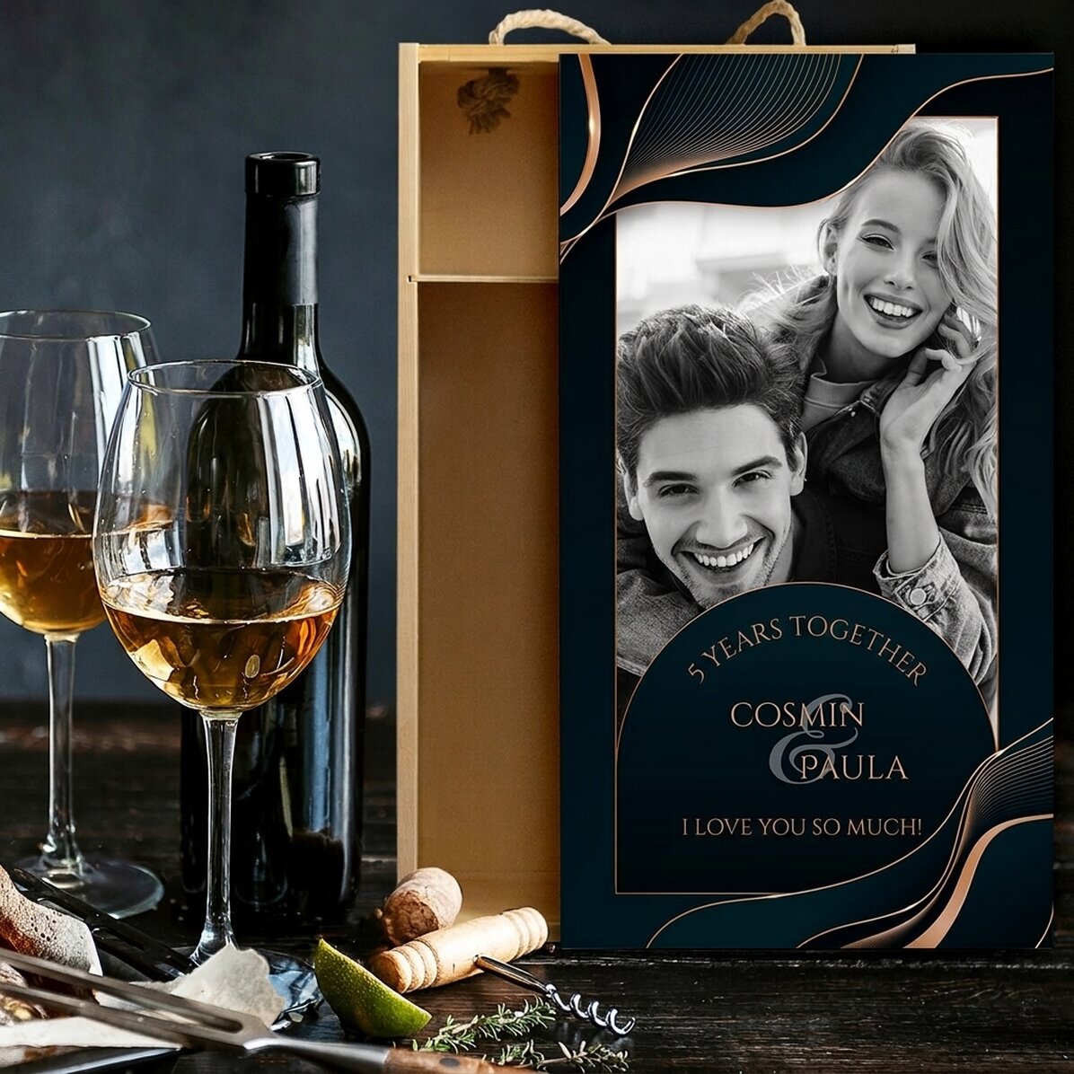 Wine box for 2 bottles personalised with a photo and text for a relationship anniversary