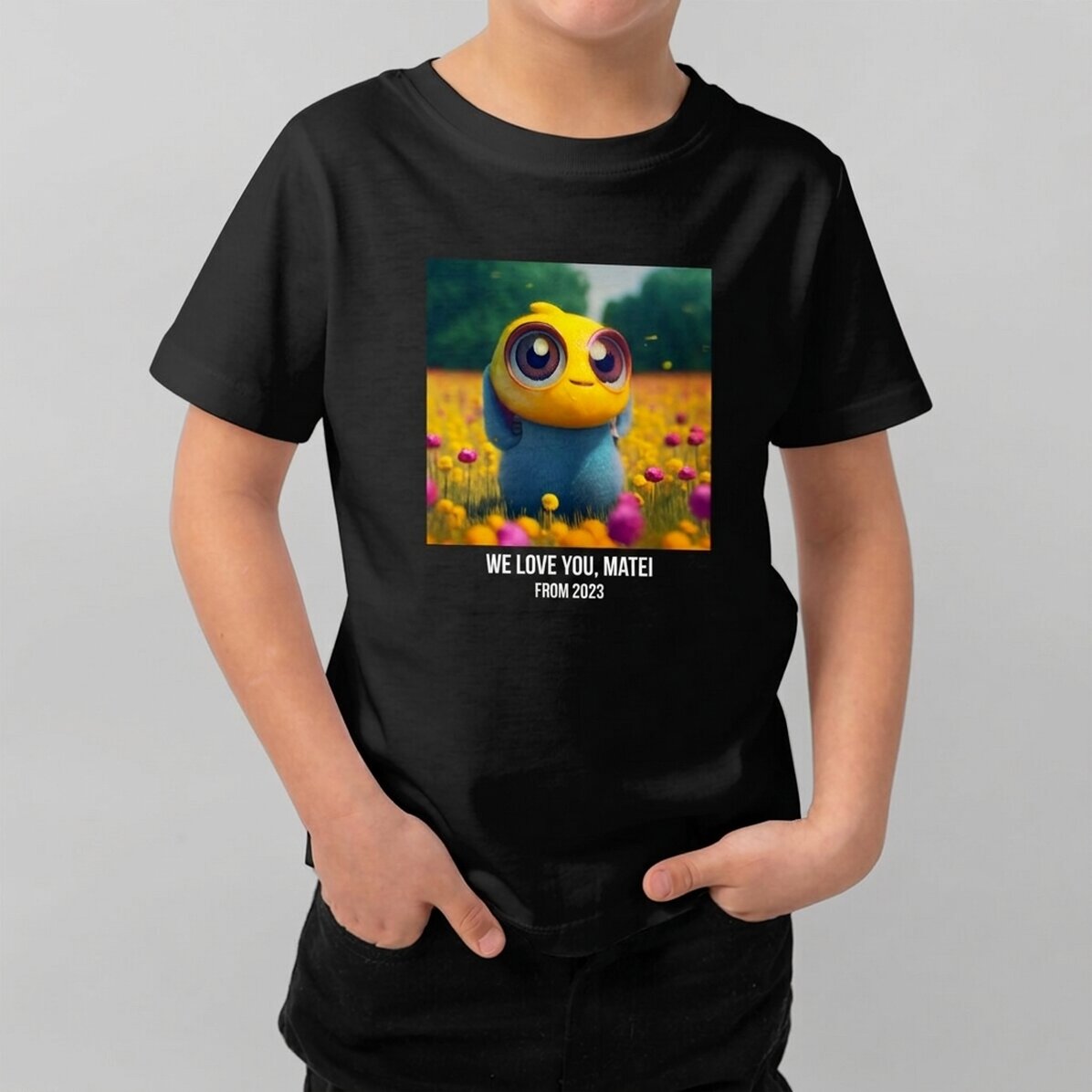 Customised cotton T-shirt for children with a square photo and text