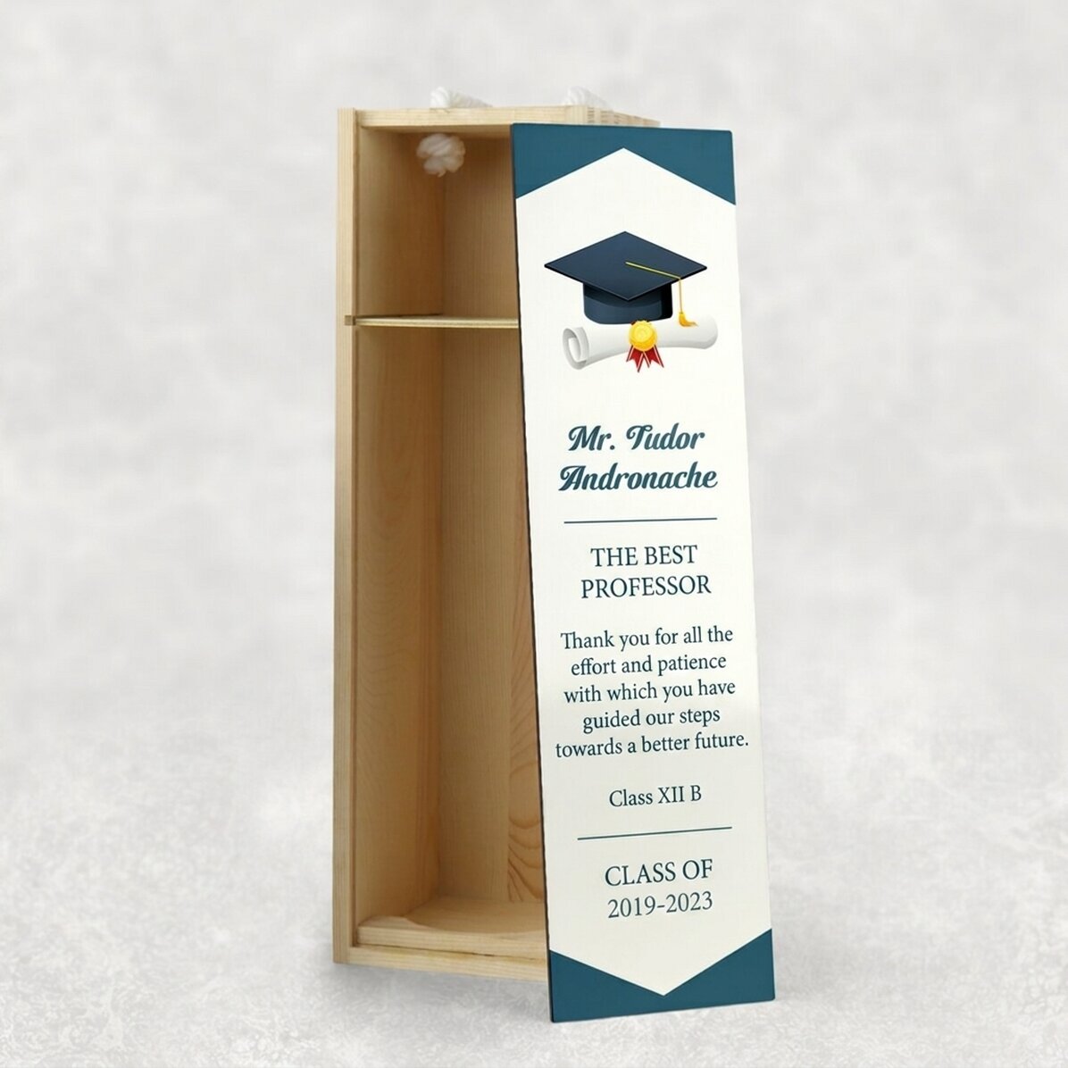 Wine box for one bottle, personalised with a graduation message
