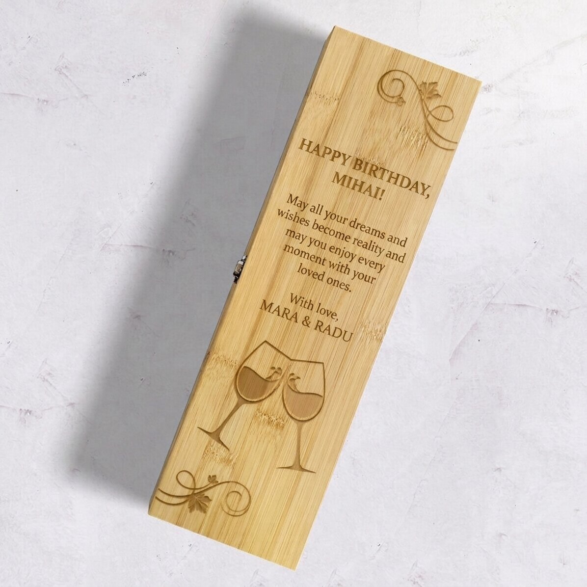 Bamboo wine box with accessories, personalised with a message - Happy birthday