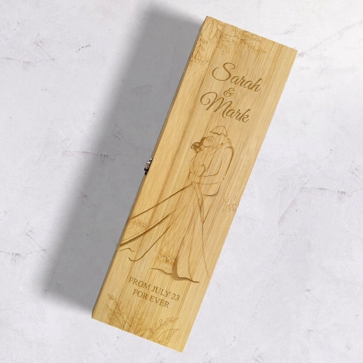 Bamboo wine box with accessories, personalised with a message - Wedding