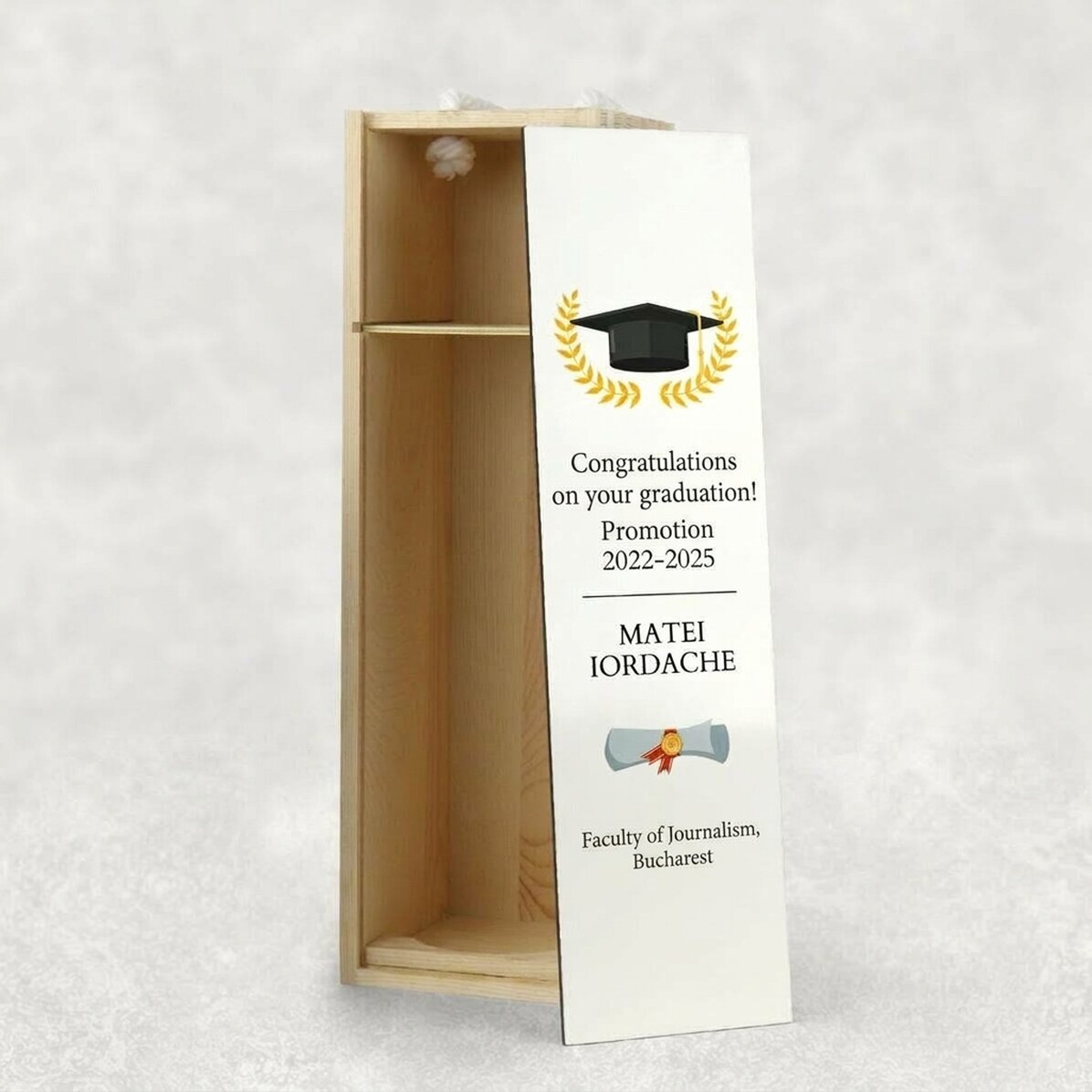 Wine box for a personalised bottle with message - Graduation