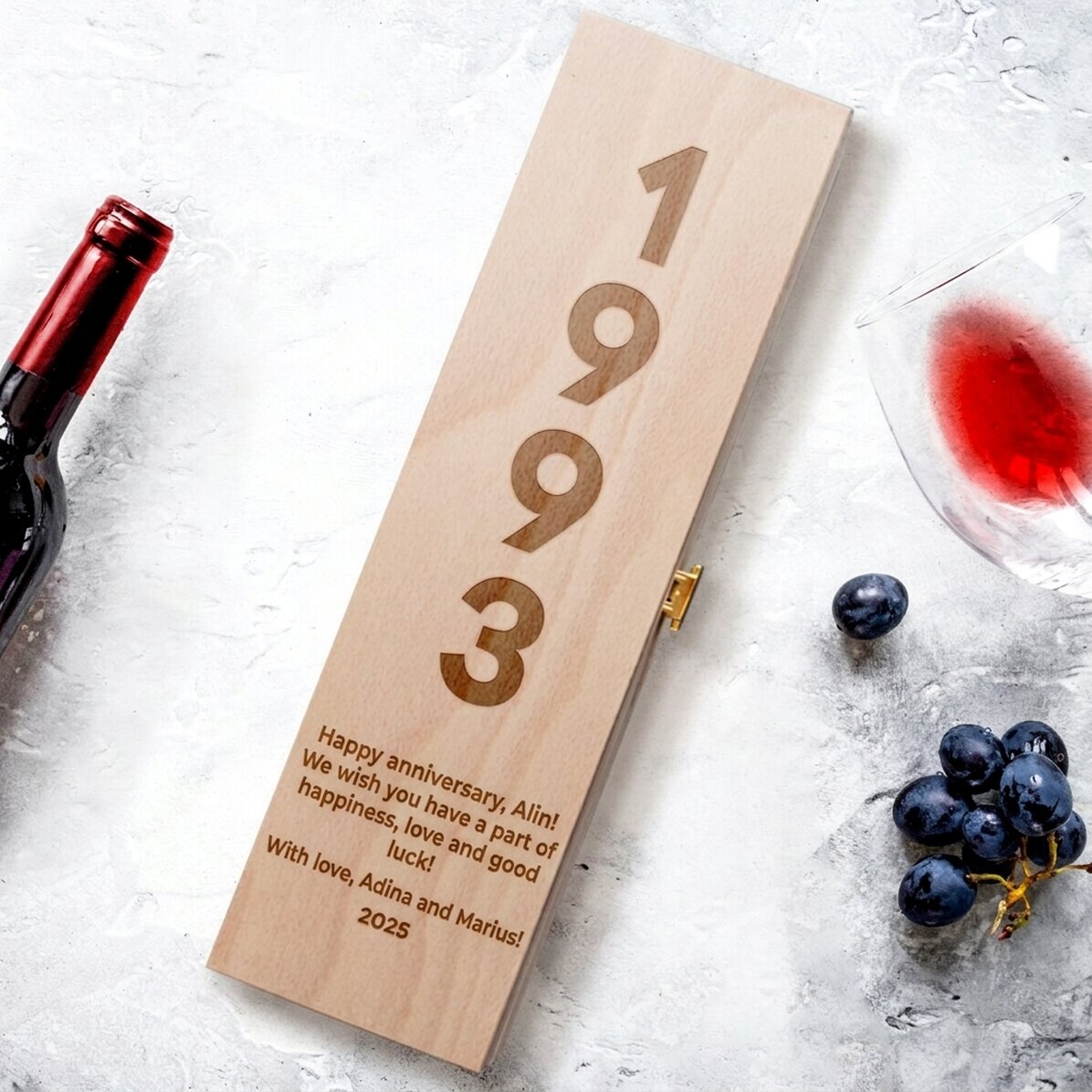 Personalised wine box with text - Anniversary
