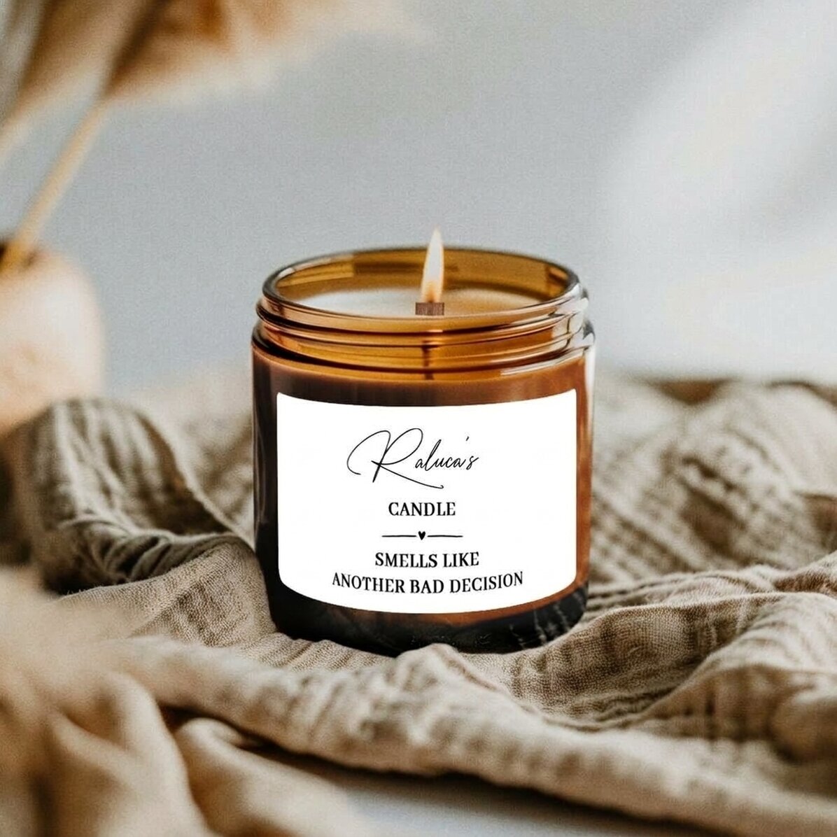 Small scented candle personalised with text - Smells like
