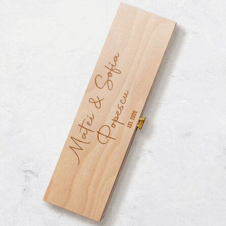 Personalised wine box with text