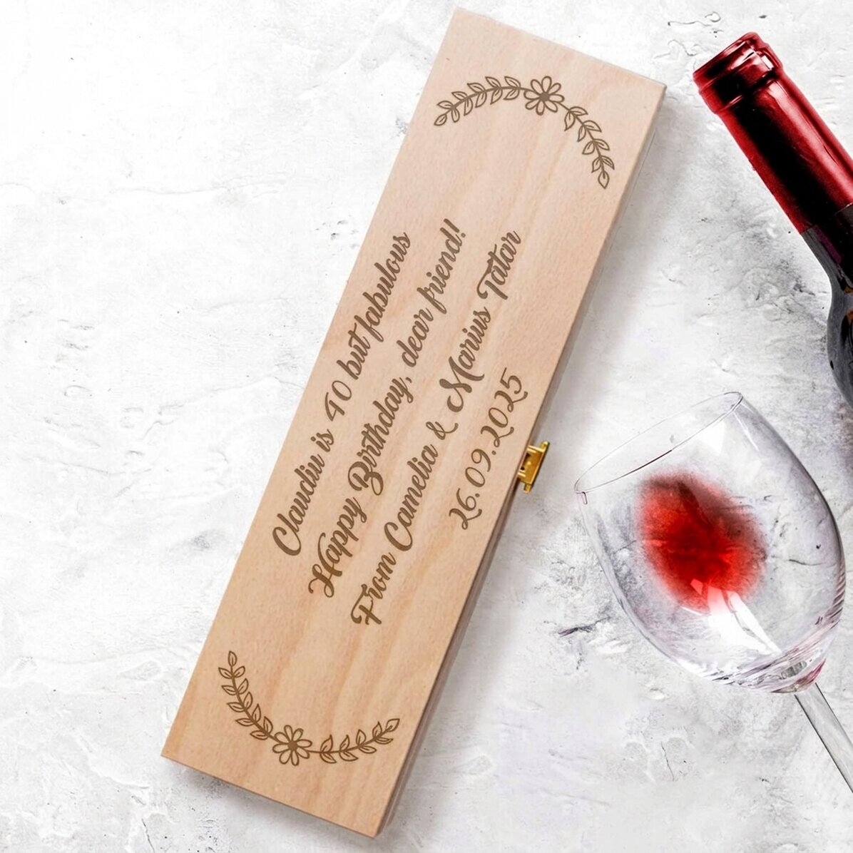 Personalised wine box with message