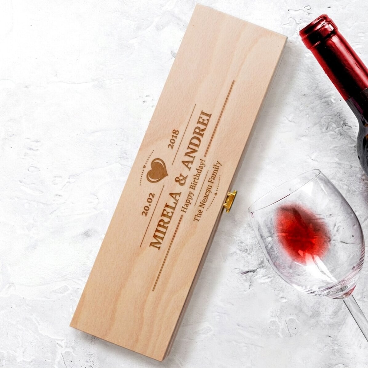 Personalised wine box with text and message - Love