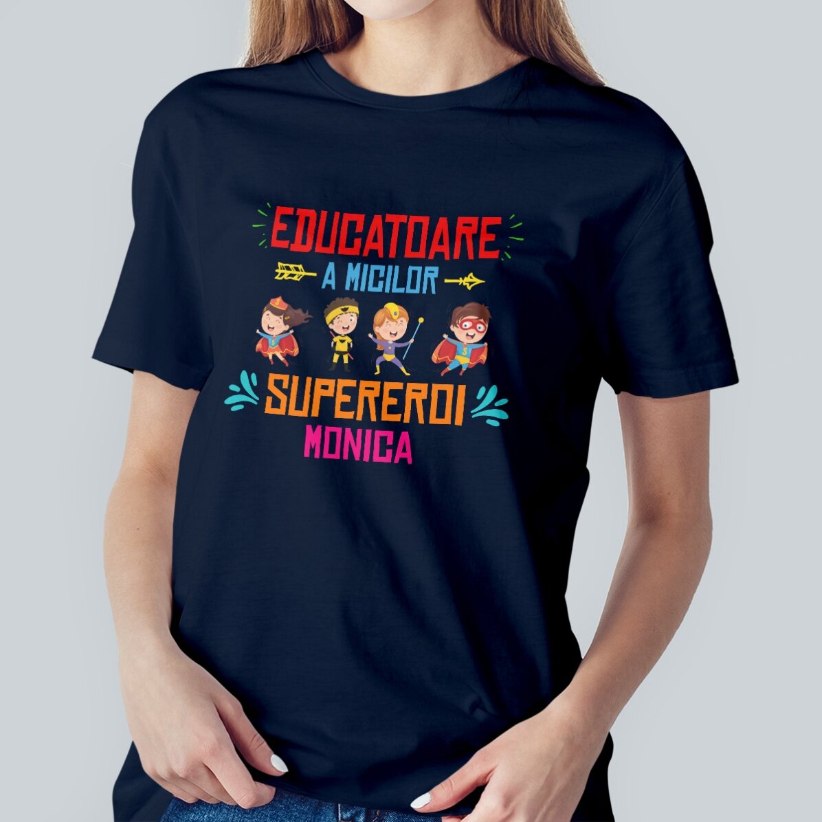Tricou din bumbac personalizat cu text - Educatoarea micilor supereroi