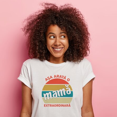 Tricou personalizat cu text - Ea e extraordinară