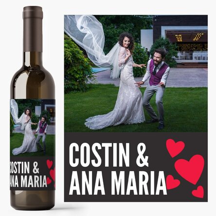 Personalised wine with a photo for couples